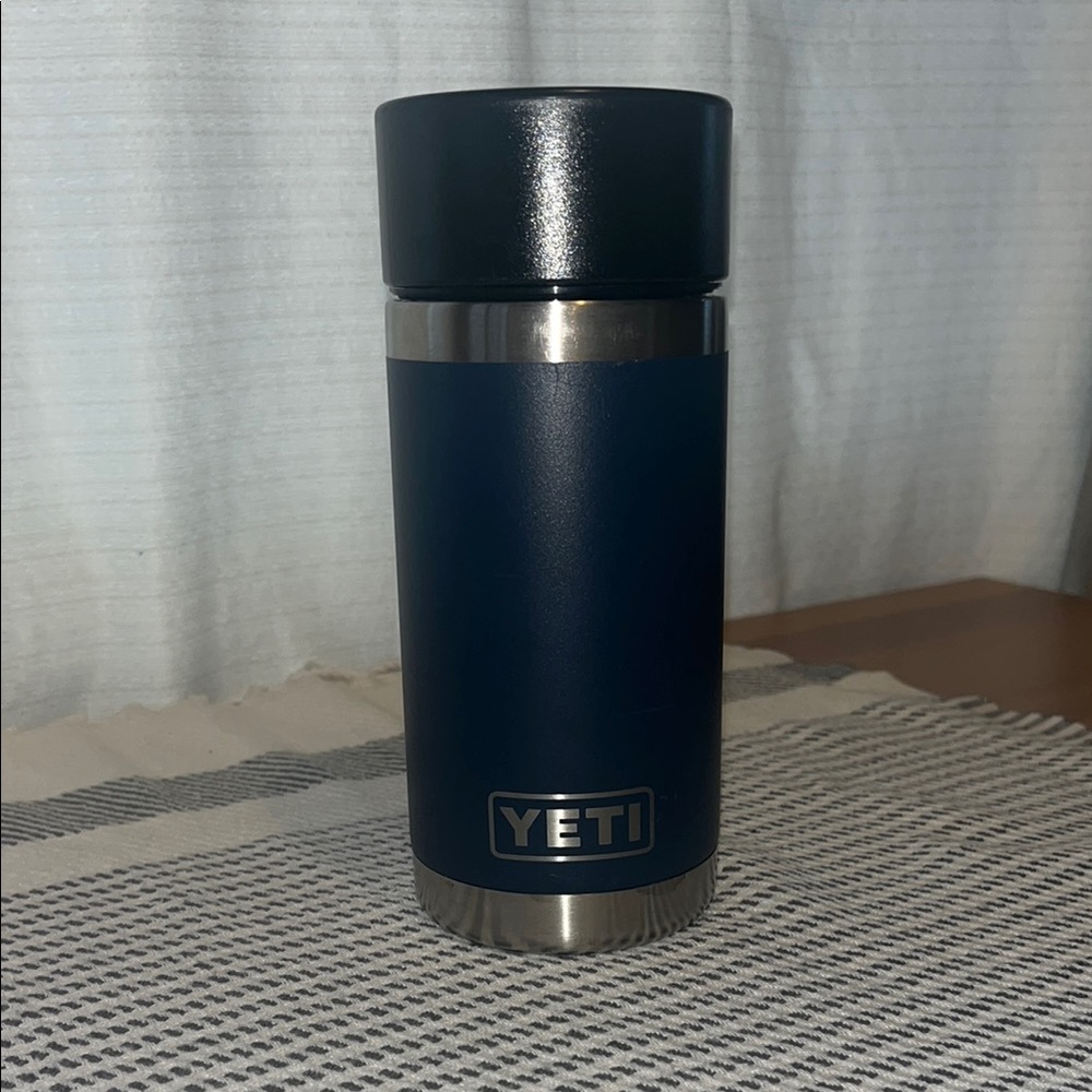 YETI Blue Stainless Steel Travel Mug 12 oz
Like New 🆕